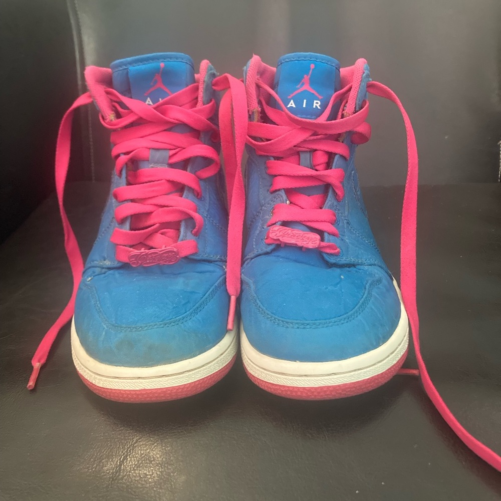 Girls Teal & Pink Jordan’s 5.5 - Picture 1 of 4